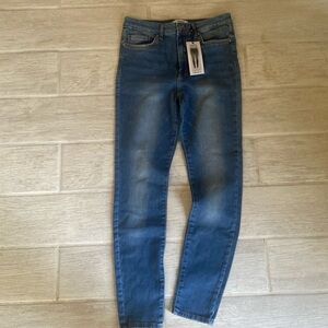 Forever 21 Los Angeles.Sculpted High Rise Skinny.Size 28. New with tags.Stretch